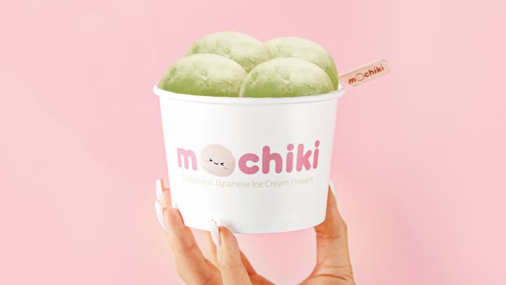 Püstəli mochi ilə dolu Mochiki stəkanı
